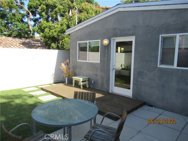 656 Rosecrans Avenue, Manhattan Beach, California 90266, 3 Bedrooms Bedrooms, ,1 BathroomBathrooms,Residential,Sold,Rosecrans,SB22143414