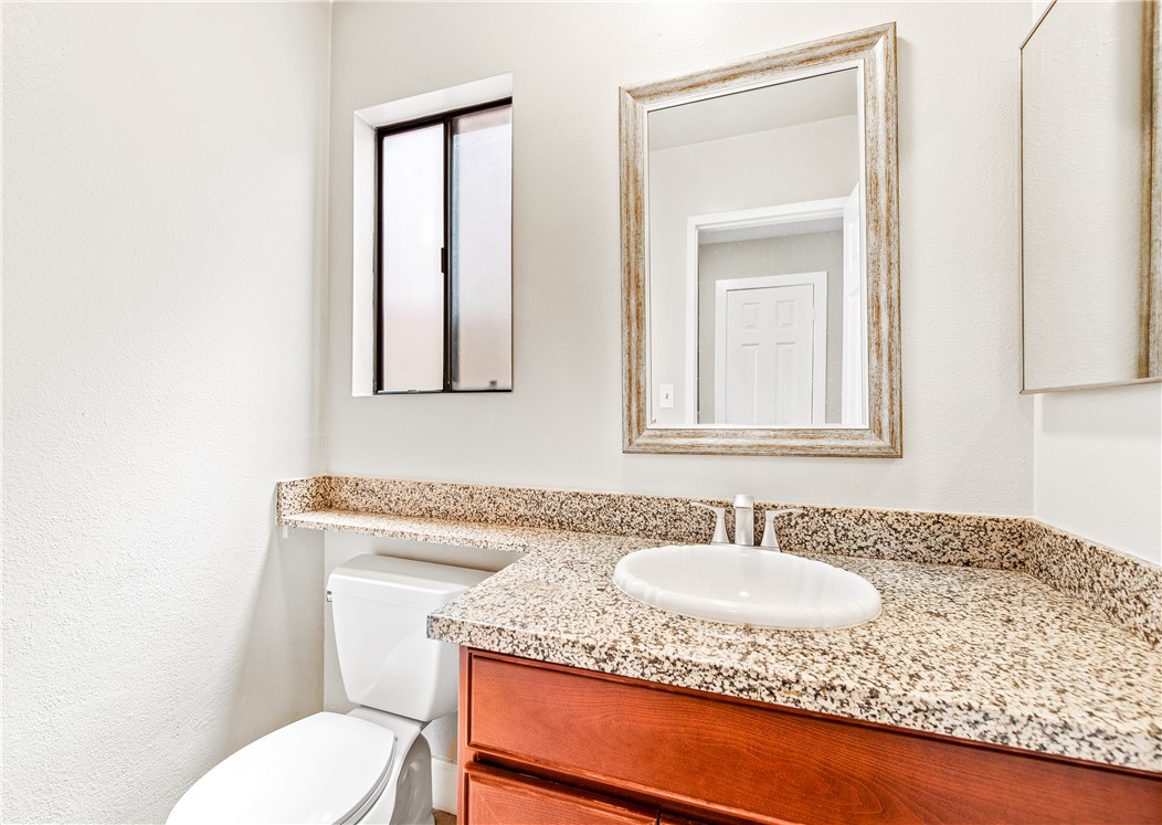 Detail Gallery Image 9 of 48 For 305 E Sunset St, Long Beach,  CA 90805 - 3 Beds | 2/1 Baths