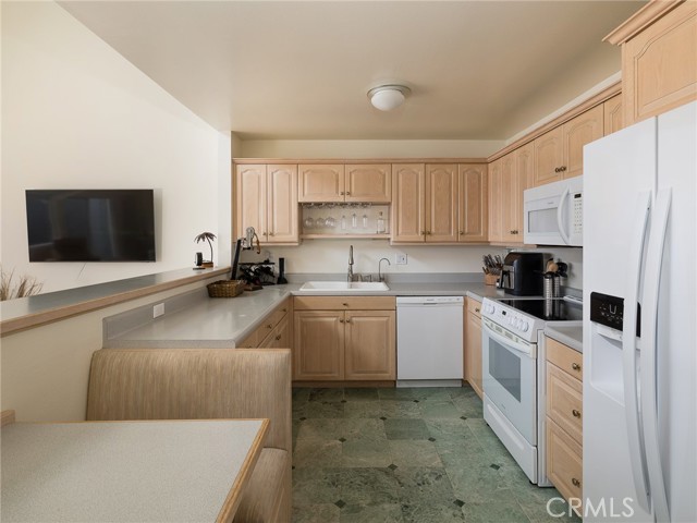 220 The Village, Redondo Beach, California 90277, 1 Bedroom Bedrooms, ,1 BathroomBathrooms,Residential,Sold,The Village,SB24153464