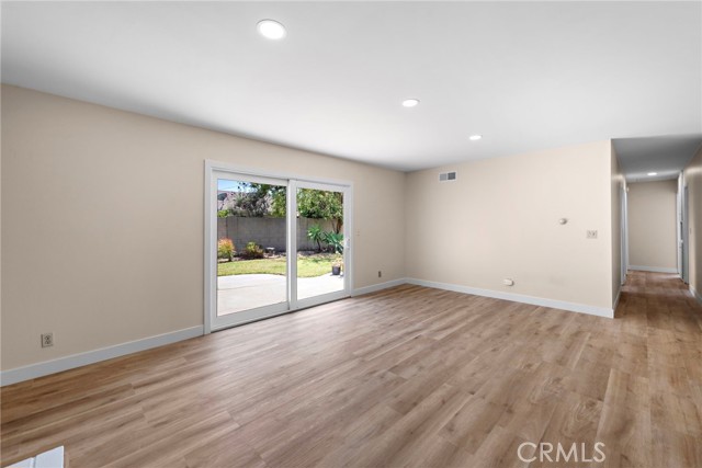 5852 Raphael Drive, Huntington Beach CA: https://media.crmls.org/medias/9a89dc5e-c078-4cf5-98b2-9c841c50fd65.jpg