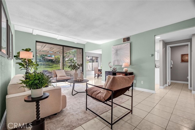 Detail Gallery Image 6 of 48 For 913 Whitewater, Fullerton,  CA 92833 - 2 Beds | 2/1 Baths