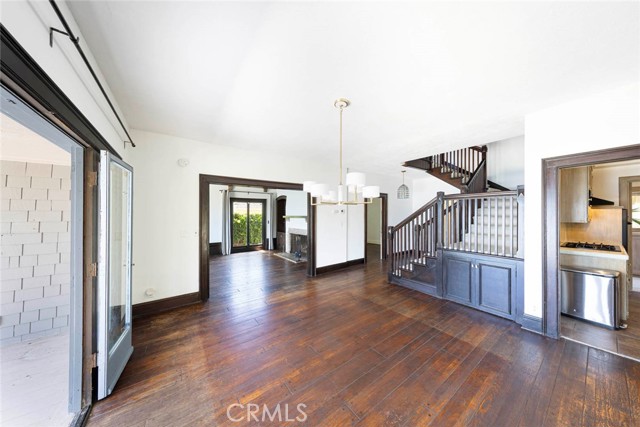 1051 Marine Drive, Laguna Beach CA: https://media.crmls.org/medias/9a89f85e-f7e5-440f-981b-d35294640cac.jpg
