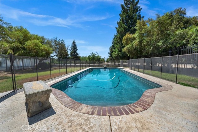 13715 E Nebraska Avenue, Kingsburg CA: https://media.crmls.org/medias/9a8ab738-1991-4ed6-822f-60a15dff827d.jpg