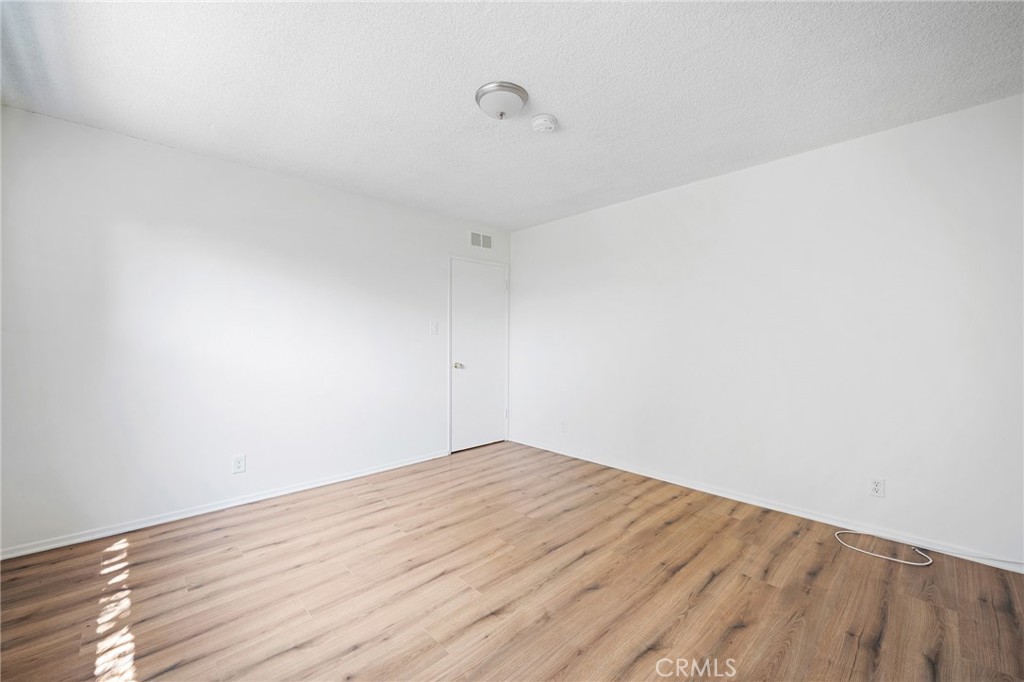 https://media.crmls.org/medias/9a8b1841-face-4a2f-aae8-9a02b5505001.jpg?preset=X-Large