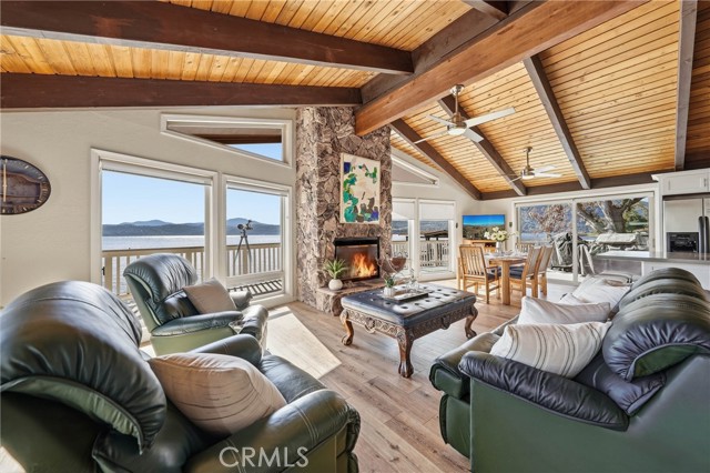 Detail Gallery Image 13 of 61 For 10165 Lakeshore, Clearlake,  CA 95422 - 4 Beds | 3 Baths