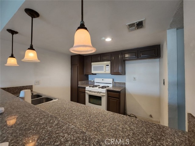 Detail Gallery Image 1 of 7 For 2061 Las Vegas Ave #8,  Pomona,  CA 91767 - 2 Beds | 1 Baths