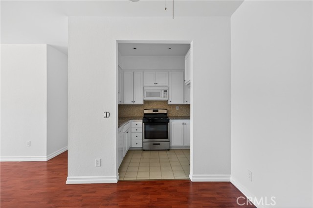 Detail Gallery Image 15 of 36 For 4441 Woodman Ave #304,  Sherman Oaks,  CA 91423 - 1 Beds | 1 Baths