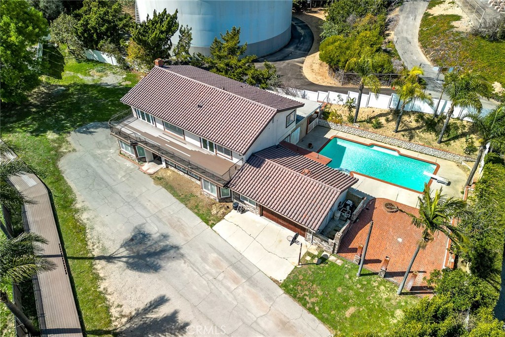 https://media.crmls.org/medias/9a8c8c13-b816-4143-99c9-3e40a70836cb.jpg?preset=X-Large