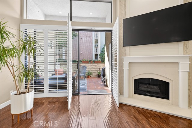 Detail Gallery Image 7 of 36 For 5240 Yarmouth, Encino,  CA 91316 - 3 Beds | 2/1 Baths