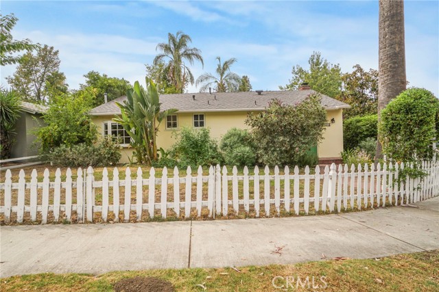 5223 Alhama Drive, Woodland Hills CA: https://media.crmls.org/medias/9a908afb-d70b-48db-8d8d-b3093f89bc0b.jpg