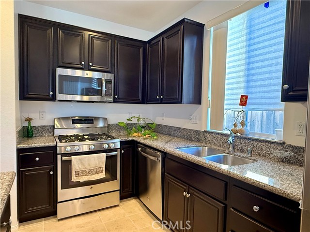 Detail Gallery Image 9 of 27 For 29157 Edgewood Dr, Lake Elsinore,  CA 92530 - 3 Beds | 2 Baths