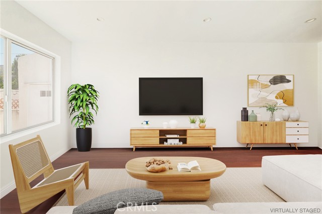 Detail Gallery Image 3 of 23 For 1918 11th St #D,  Santa Monica,  CA 90404 - 2 Beds | 2 Baths