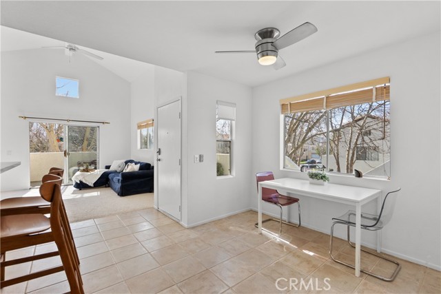 Detail Gallery Image 6 of 22 For 21358 Nandina Ln #204,  Newhall,  CA 91321 - 2 Beds | 2 Baths