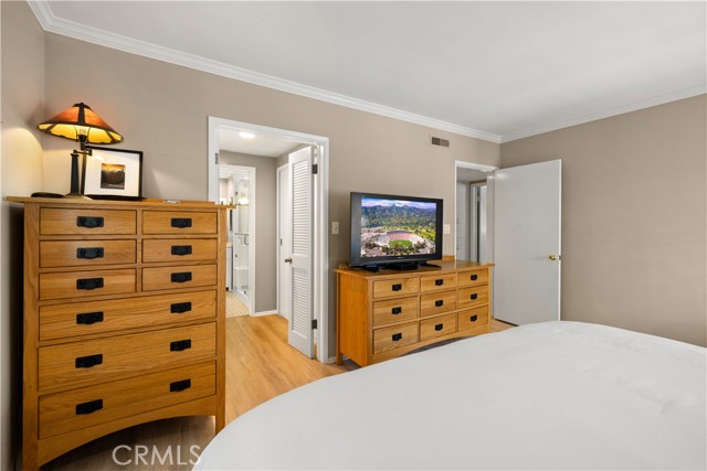 950 S Orange Grove Boulevard, Pasadena CA: https://media.crmls.org/medias/9a920402-61e1-4beb-936a-178780654c29.jpg