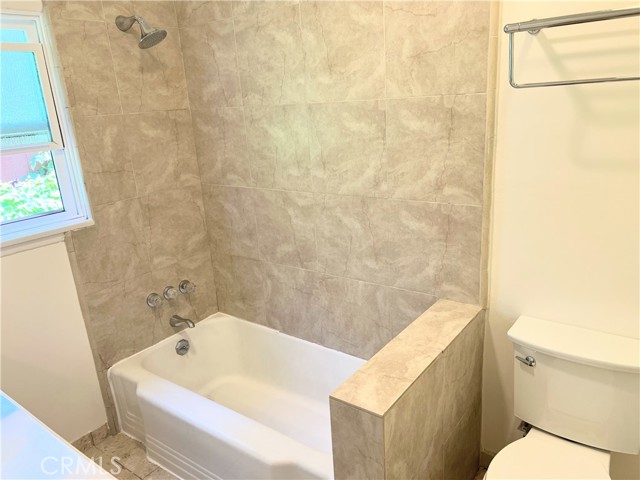418 N Lucia Avenue, Redondo Beach CA: https://media.crmls.org/medias/9a928028-aa05-403e-b245-2ce57fb666ef.jpg