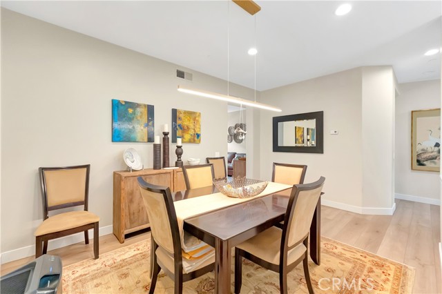 Detail Gallery Image 10 of 59 For 6251 Surfpoint Cir, Huntington Beach,  CA 92648 - 2 Beds | 2/1 Baths