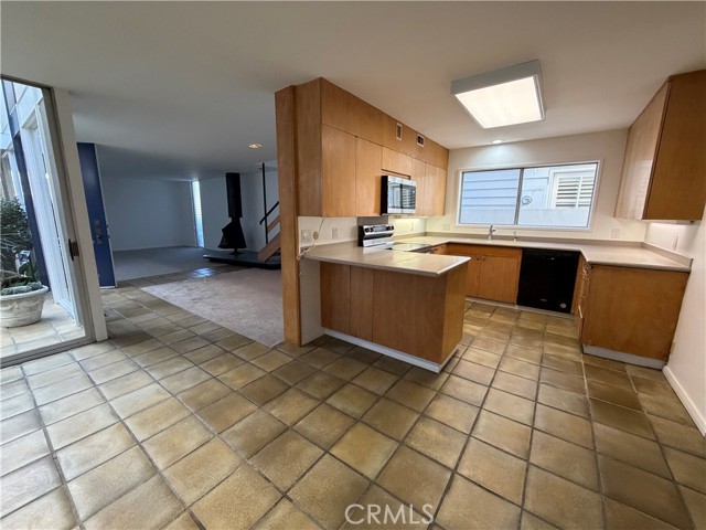 Detail Gallery Image 11 of 29 For 321 Coral Ave, Newport Beach,  CA 92662 - 2 Beds | 3 Baths