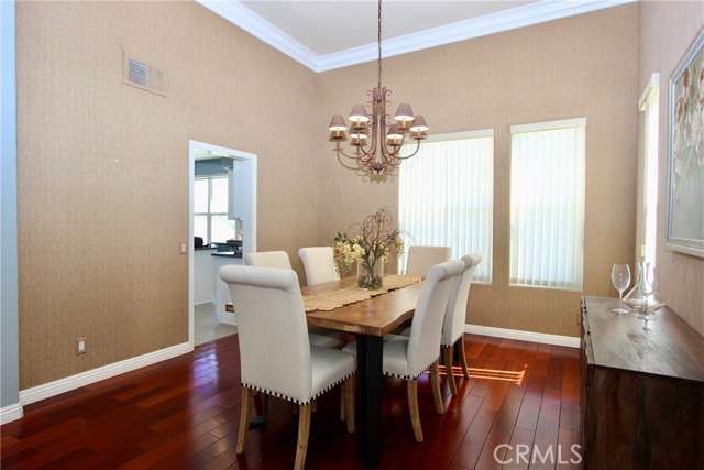 Detail Gallery Image 6 of 13 For 5928 Vista De La Luz, Woodland Hills,  CA 91367 - 5 Beds | 5 Baths