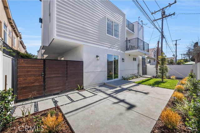2405 Mathews Avenue, Redondo Beach CA: https://media.crmls.org/medias/9a94e72a-c639-456b-bb37-e723c9644a34.jpg