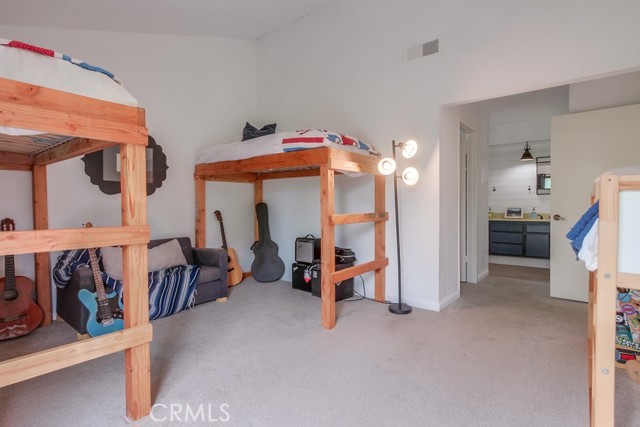 201 Todd Court, Oceanside CA: https://media.crmls.org/medias/9a95cd97-b41d-49a7-b398-f2026b252504.jpg