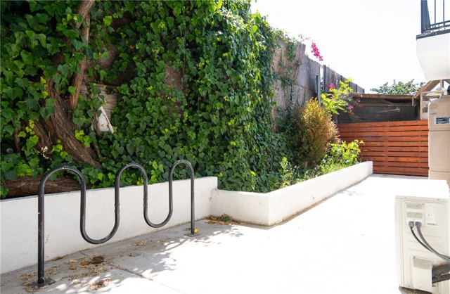 3468 W 71st, Los Angeles CA: https://media.crmls.org/medias/9a961580-fe1d-46ca-825d-4ebba5a6564a.jpg
