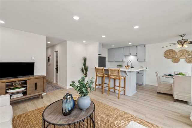 1720 Ardmore Avenue, Hermosa Beach, California 90254, 1 Bedroom Bedrooms, ,1 BathroomBathrooms,Residential,Sold,Ardmore,PV24115182