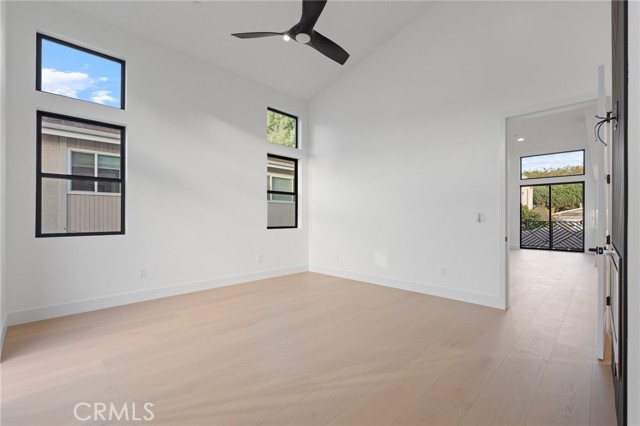 Detail Gallery Image 25 of 44 For 110 S Irena Ave #B,  Redondo Beach,  CA 90277 - 3 Beds | 4/1 Baths