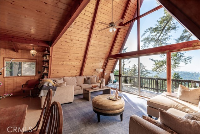 24032 Skyland Drive, Crestline CA: https://media.crmls.org/medias/9a99a1dc-14ba-424c-a9cd-1bb62644479b.jpg