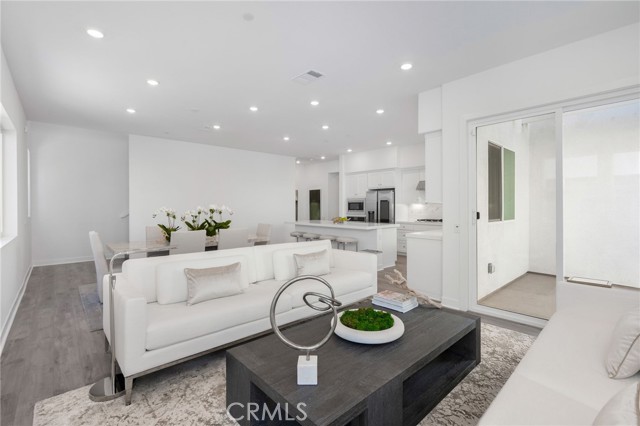 Detail Gallery Image 11 of 38 For 27225 Cranmore #101,  Valencia,  CA 91381 - 3 Beds | 3/1 Baths