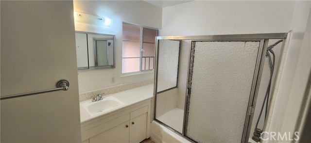 5853 Keokuk Avenue, Woodland Hills CA: https://media.crmls.org/medias/9a9abc28-6c3b-4bae-89eb-2cc63f7d6040.jpg