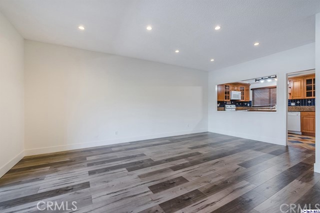 221 Lexington Drive 201, Glendale, California 91206, 3 Bedrooms Bedrooms, ,1 BathroomBathrooms,For Sale,Lexington,319001717
