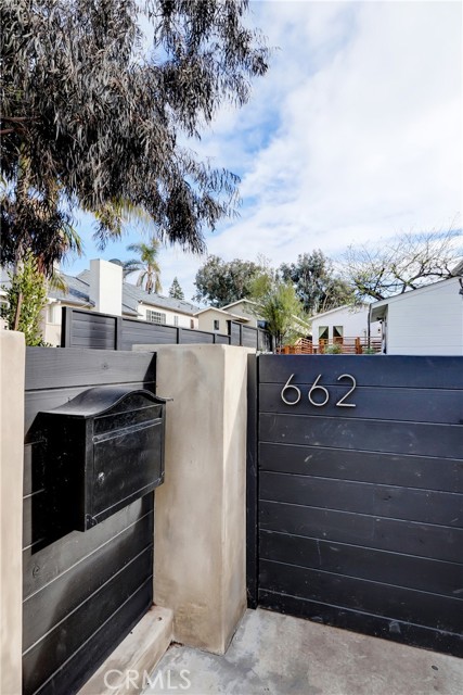 662 Rosecrans Avenue, Manhattan Beach, California 90266, 2 Bedrooms Bedrooms, ,1 BathroomBathrooms,Residential,Sold,Rosecrans,PW21211471