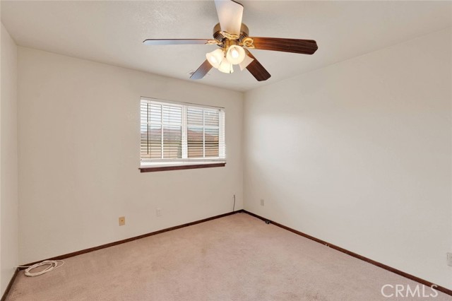 27580 Linda Vista Road, Barstow CA: https://media.crmls.org/medias/9a9c2b85-c18a-4db5-88e7-395e7aba63ba.jpg