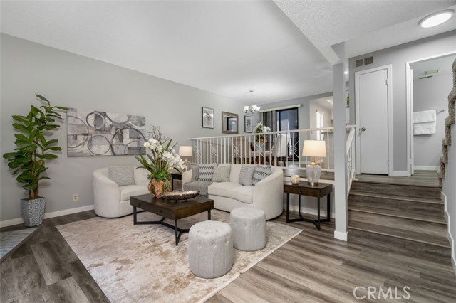 106 S Sierra Madre Boulevard, Pasadena CA: https://media.crmls.org/medias/9a9c991b-402b-4695-94c4-82202fad5e1e.jpg
