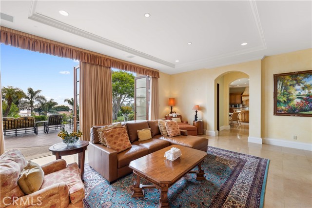 64 Laurel Drive, Rancho Palos Verdes CA: https://media.crmls.org/medias/9a9d86cb-12b3-4f04-b240-4379bc30c837.jpg