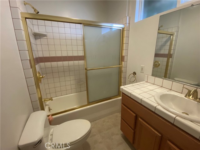 Bathtub Shower at Southwest Bedroom