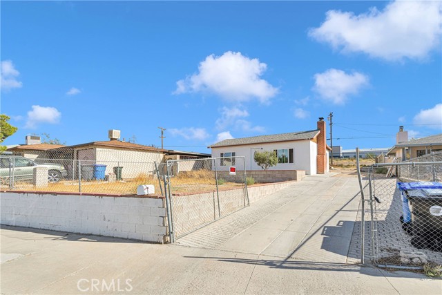 Detail Gallery Image 2 of 22 For 1280 Flora St, Barstow,  CA 92311 - 1 Beds | 1 Baths