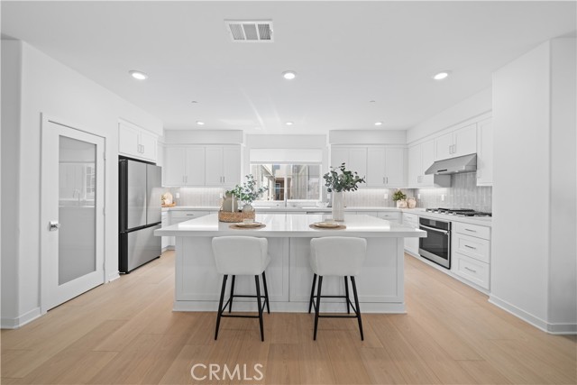 Detail Gallery Image 10 of 47 For 1042 N Anaheim Blvd #2,  Anaheim,  CA 92801 - 4 Beds | 3/1 Baths