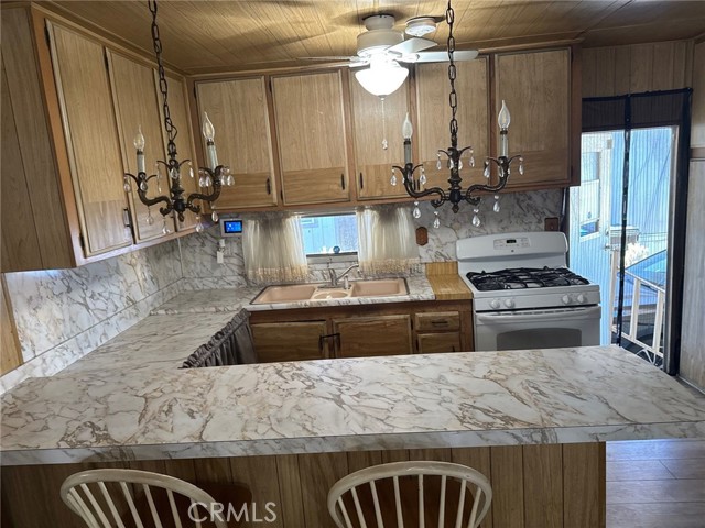 9080 Bloomfield Ave Avenue, Cypress CA: https://media.crmls.org/medias/9aa1f2b9-b050-40ae-be3a-b83d8241face.jpg