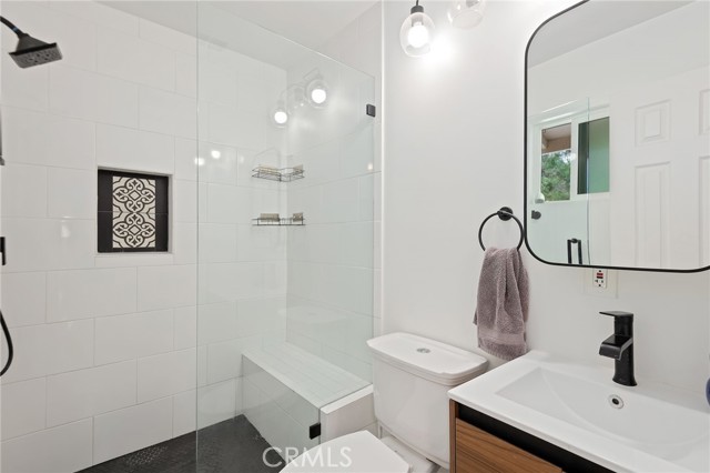 Detail Gallery Image 10 of 19 For 24256 Gilmore St, West Hills,  CA 91307 - 3 Beds | 2 Baths