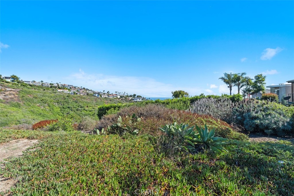 https://media.crmls.org/medias/9aa3173d-b9dd-4295-8926-6089bb9d4378.jpg?preset=X-Large