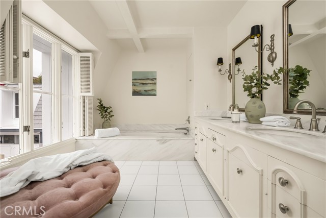 508 Evening Star Lane, Newport Beach CA: https://media.crmls.org/medias/9aa3cbfb-51d1-4445-a086-88e949847ae8.jpg