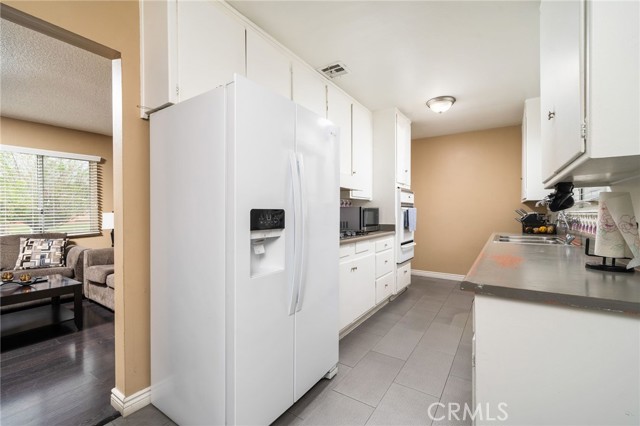 Detail Gallery Image 11 of 43 For 25459 33rd, San Bernardino,  CA 92404 - 3 Beds | 2 Baths