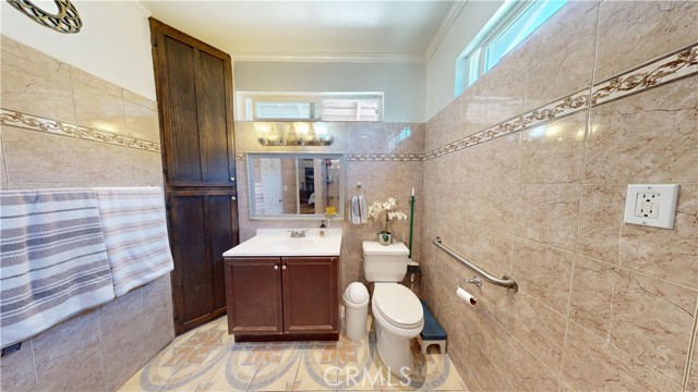 5854 Woodlawn Avenue, Los Angeles CA: https://media.crmls.org/medias/9aa84608-527b-4825-8457-ddf580d8ad7a.jpg