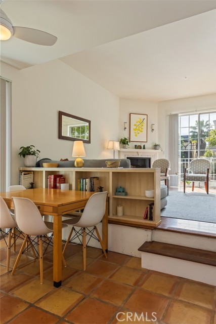 Detail Gallery Image 10 of 55 For 11445 Moorpark, Studio City,  CA 91602 - 2 Beds | 2/1 Baths