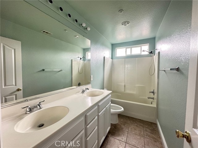Detail Gallery Image 12 of 14 For 16156 Stone Ridge Ln, Fontana,  CA 92336 - 4 Beds | 2/1 Baths