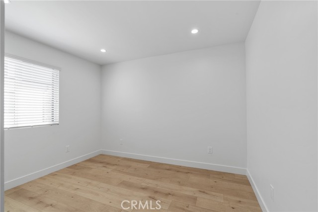 Detail Gallery Image 5 of 20 For 11140 Woodley Ave #1/2,  Granada Hills,  CA 91344 - 3 Beds | 2 Baths