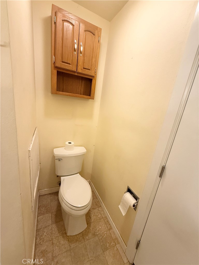 https://media.crmls.org/medias/9aaa6b77-1469-4677-b97d-056736bde4e1.jpg?preset=X-Large