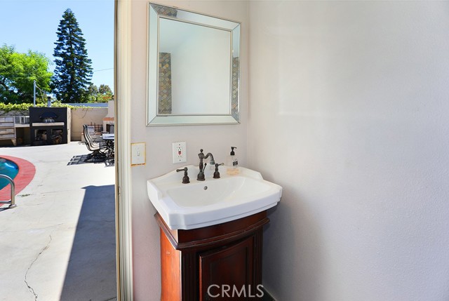 3807 Gardenia, Long Beach CA: https://media.crmls.org/medias/9aaaffc2-6c01-4ba2-8561-3697c803fdeb.jpg