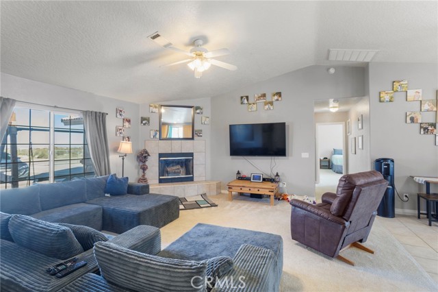 4265 Camellia, Phelan CA: https://media.crmls.org/medias/9aab5376-4586-4a05-b2ee-f4f3f66c4a08.jpg